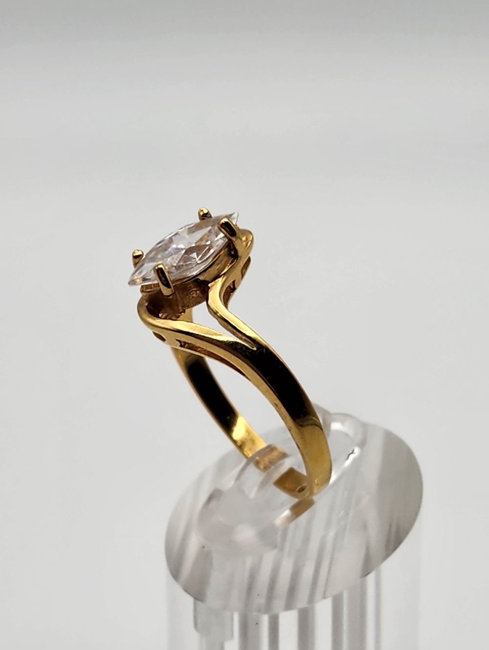Vintage Chateau D'Argent Gold Tone Marquise Cut Cubic Zirconia Ring (11) - Picture 4 of 8